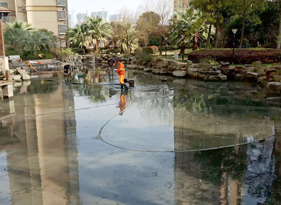 天涯景观池淤泥清理
